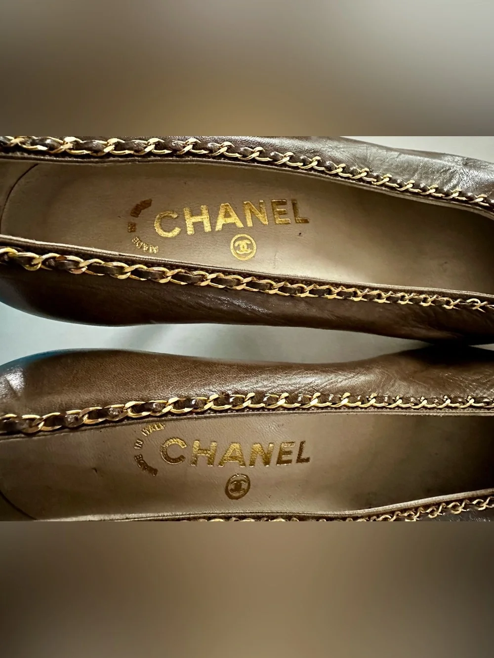Vintage CHANEL Brown Leather Chain-Trim Pumps Size 37.5 EUC